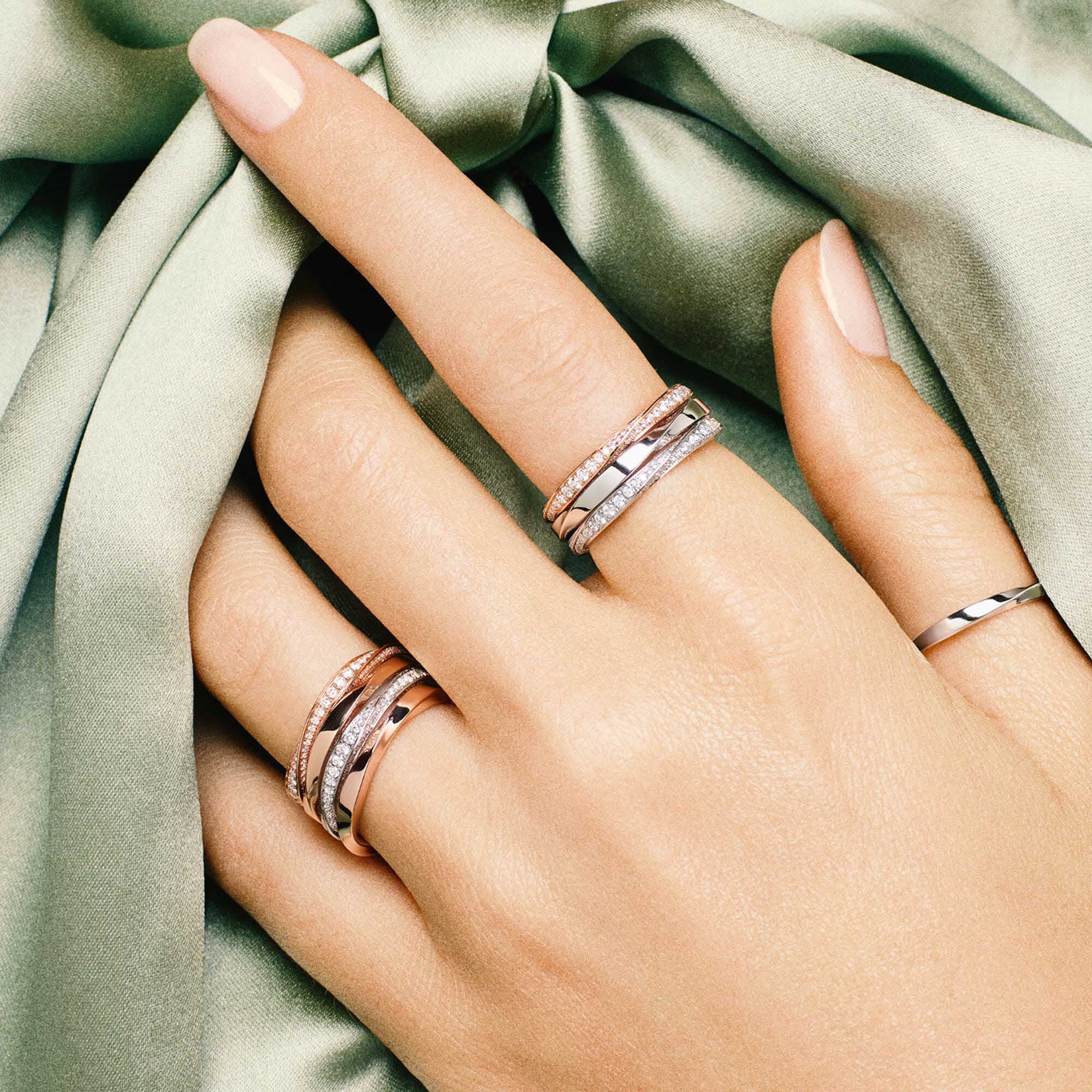 close up of a hand wearing graff spiral collection diamond